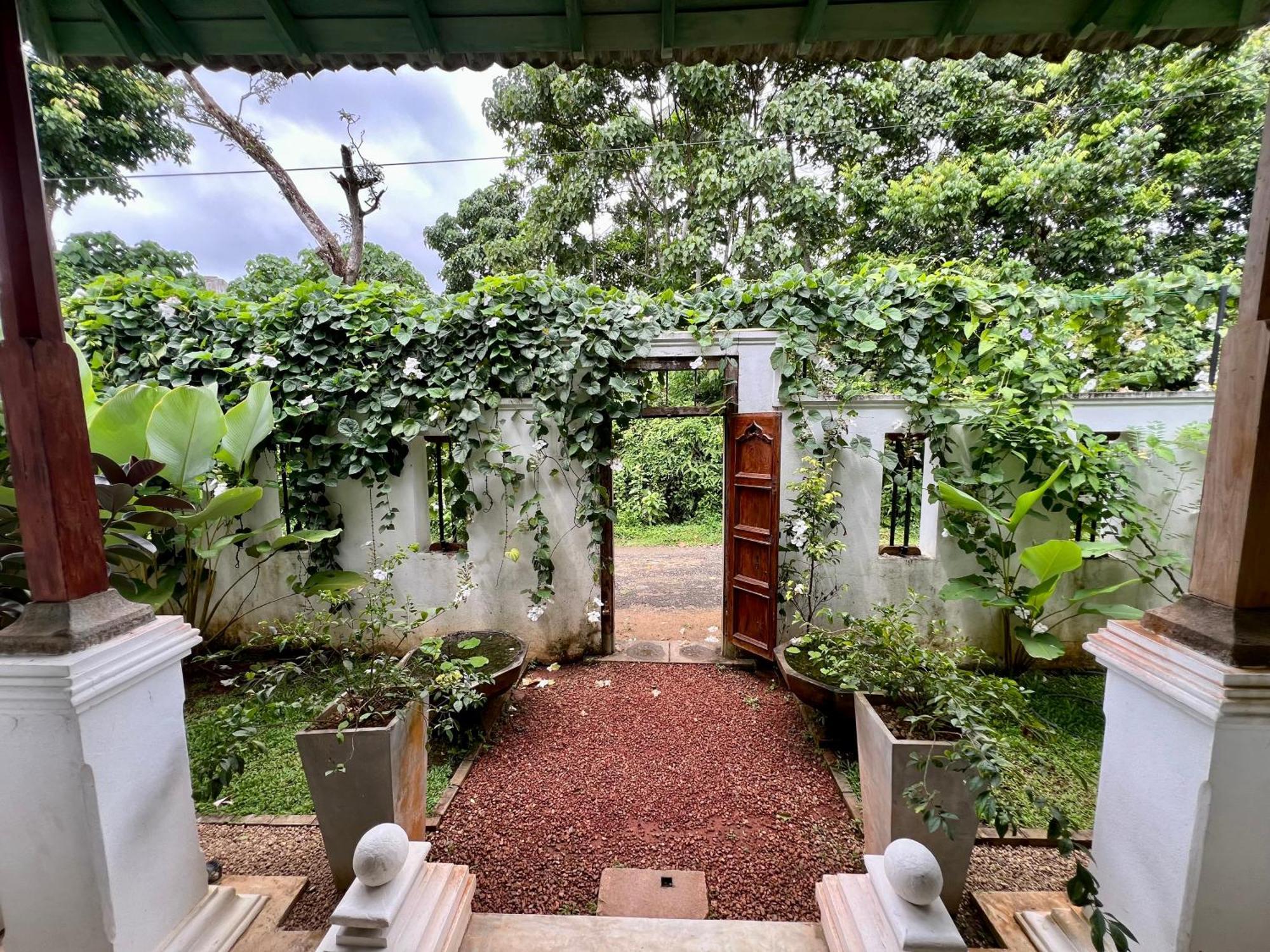 Villa Seven Faces-Luxury Escape,Stunning Views With Private Pool For A Couple Or Family! Galle Exterior foto